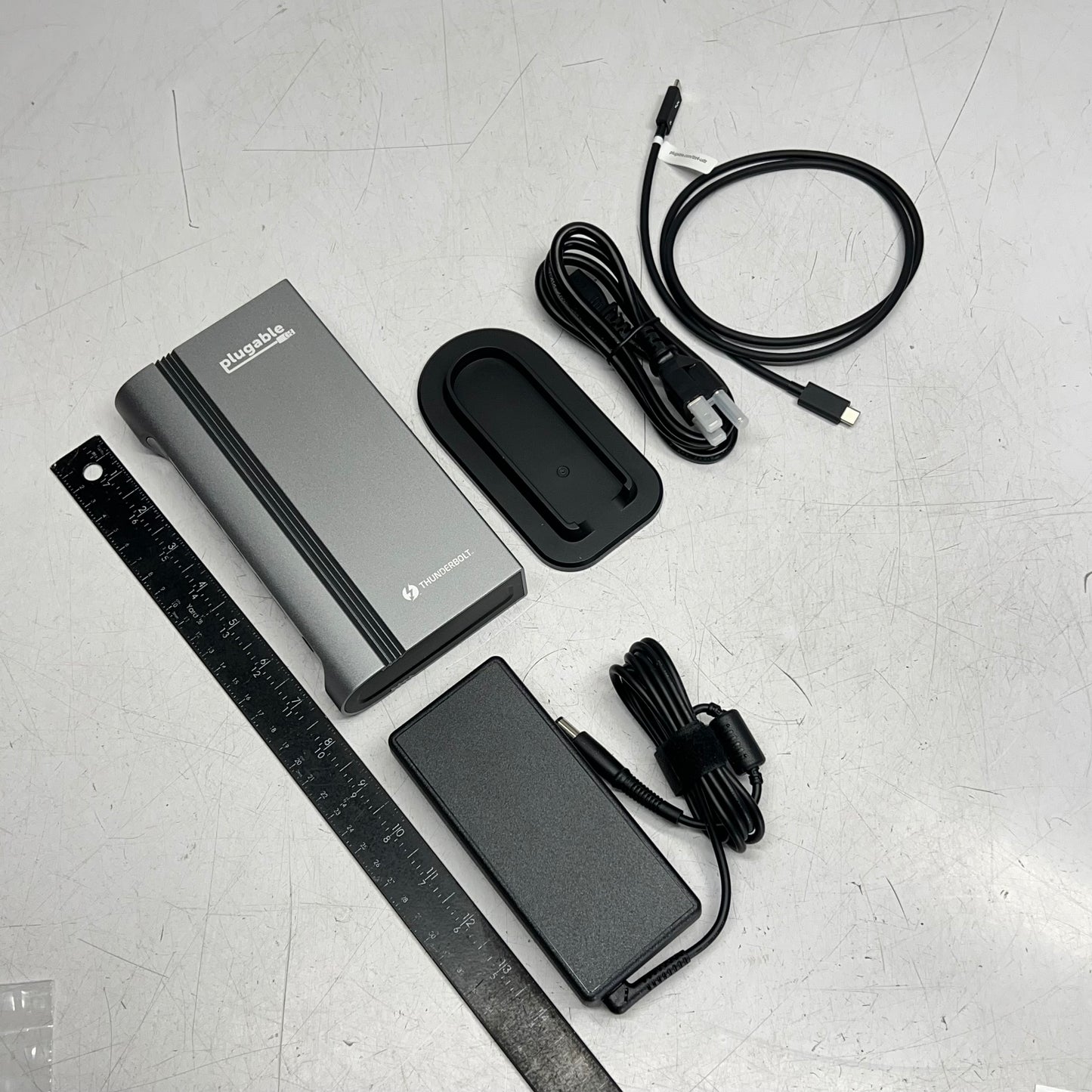 PLUGABLE Thunderbolt 4 16-in-1 Docking Station For Macbook Air/Pro TBT4-UDZ