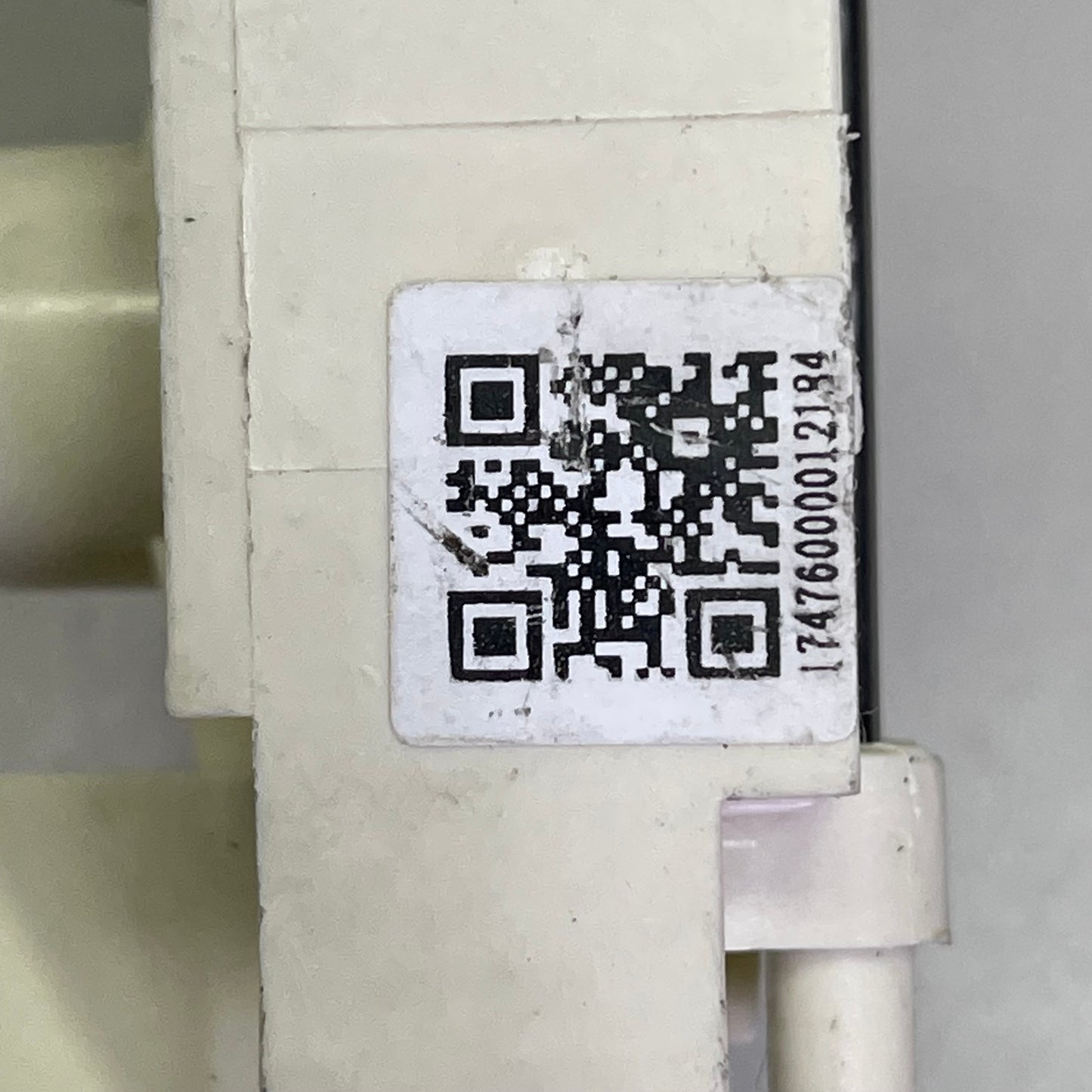 MIDEA Replacement Dishwasher Door Switch Genuine OEM Part 2.5" x 2.5" x 1.5" White 17476000012184