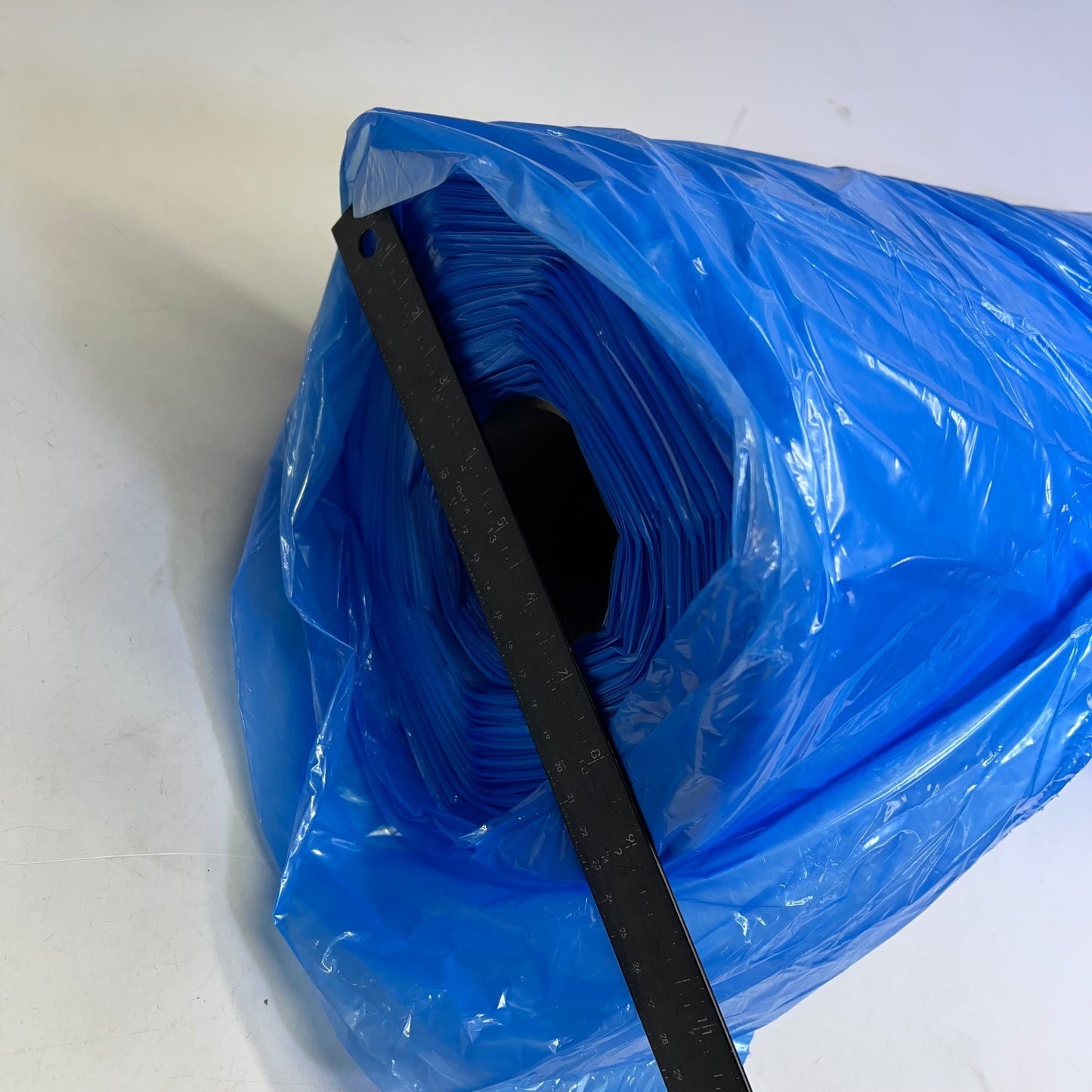 ZA@ VERTIV (100 BAGS) Roll of Bags 131.5x21x.00075 Blue