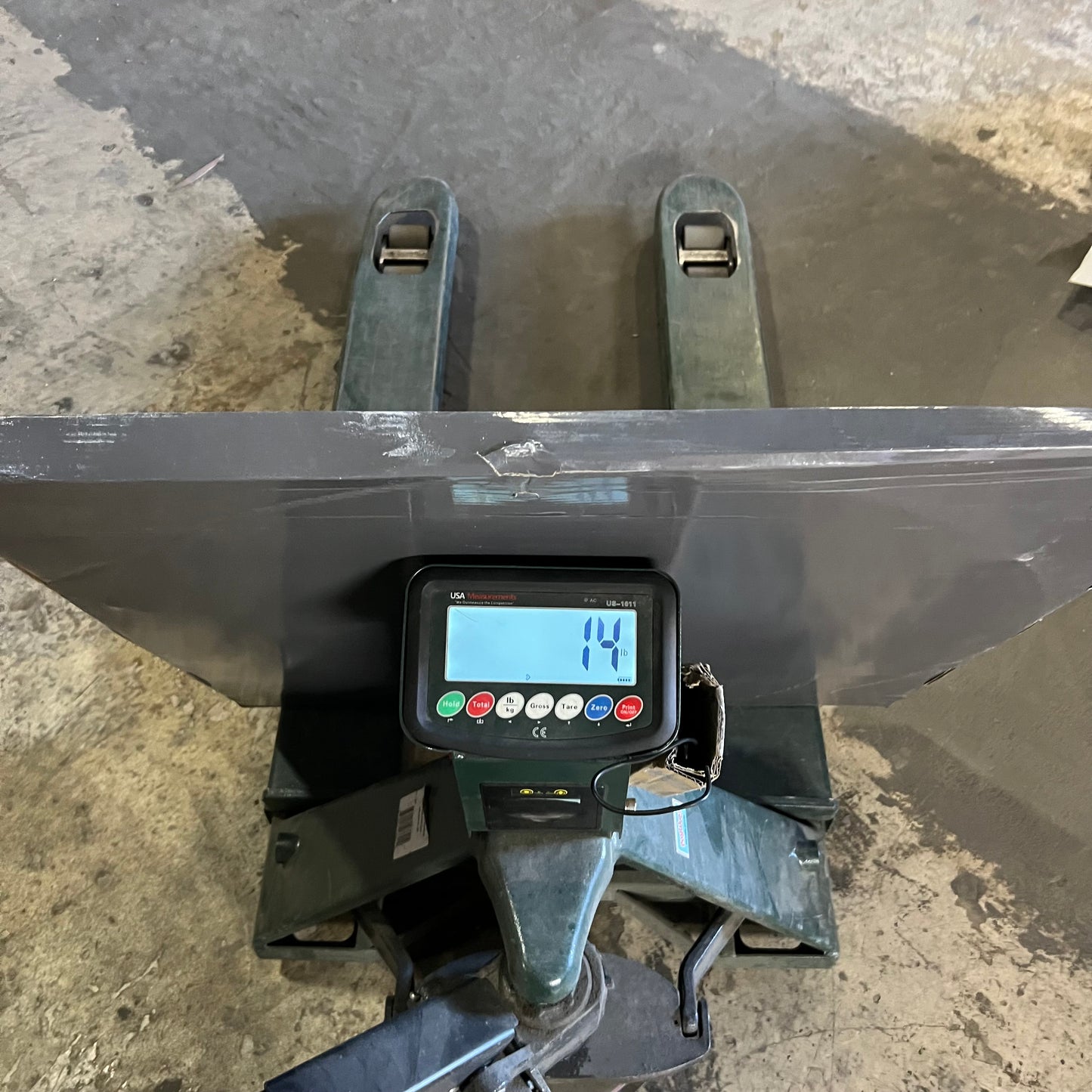 ATELIER Round Luxury Decorative Mirror Sz 31.5" x 31.5", Black (Distressed Box)