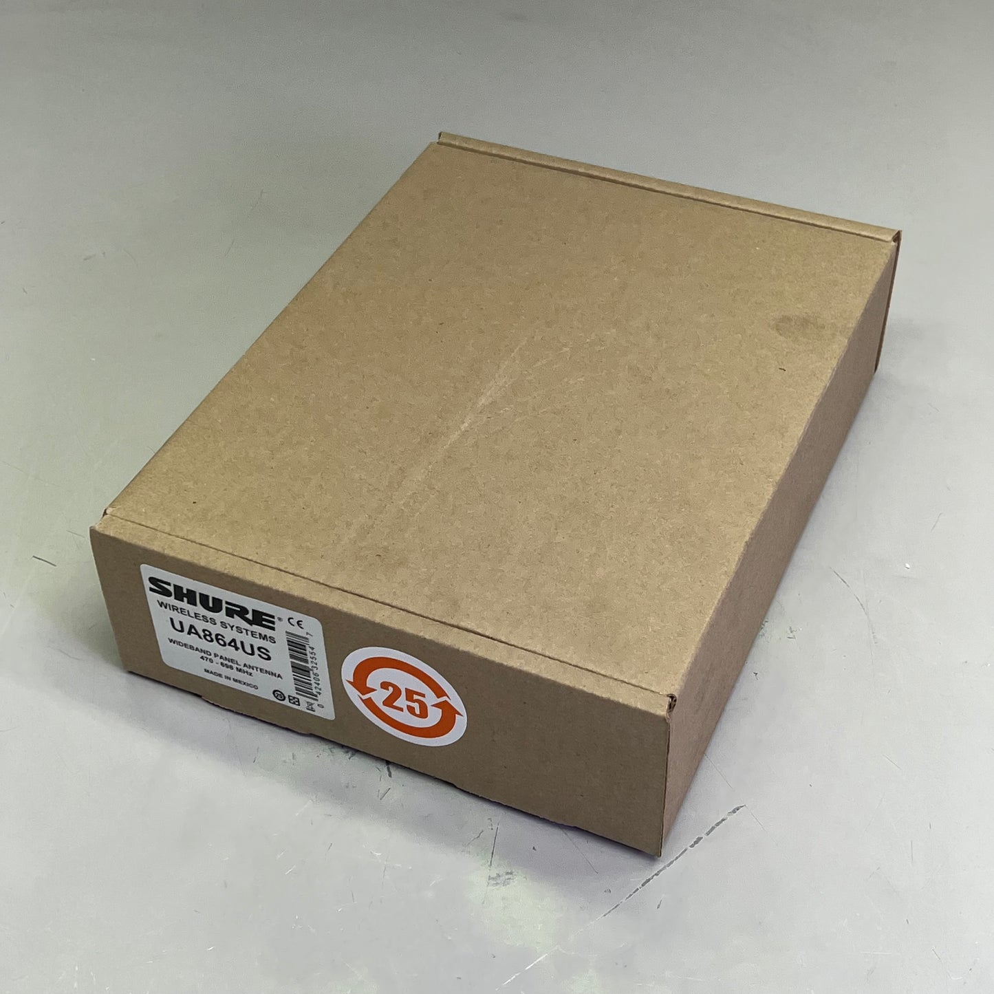 SHURE Wall-Mounted Wideband RF Coverage Panel Antenna 470-698 MHz White