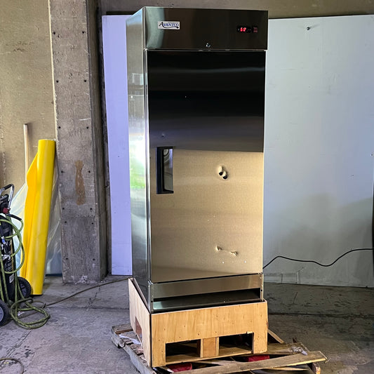 Z@ AVANTCO Solid Door Reach Refrigerator 115V 304 SS 30 3/8x27 3/8x84 1/2 178A19RHC (As-is)