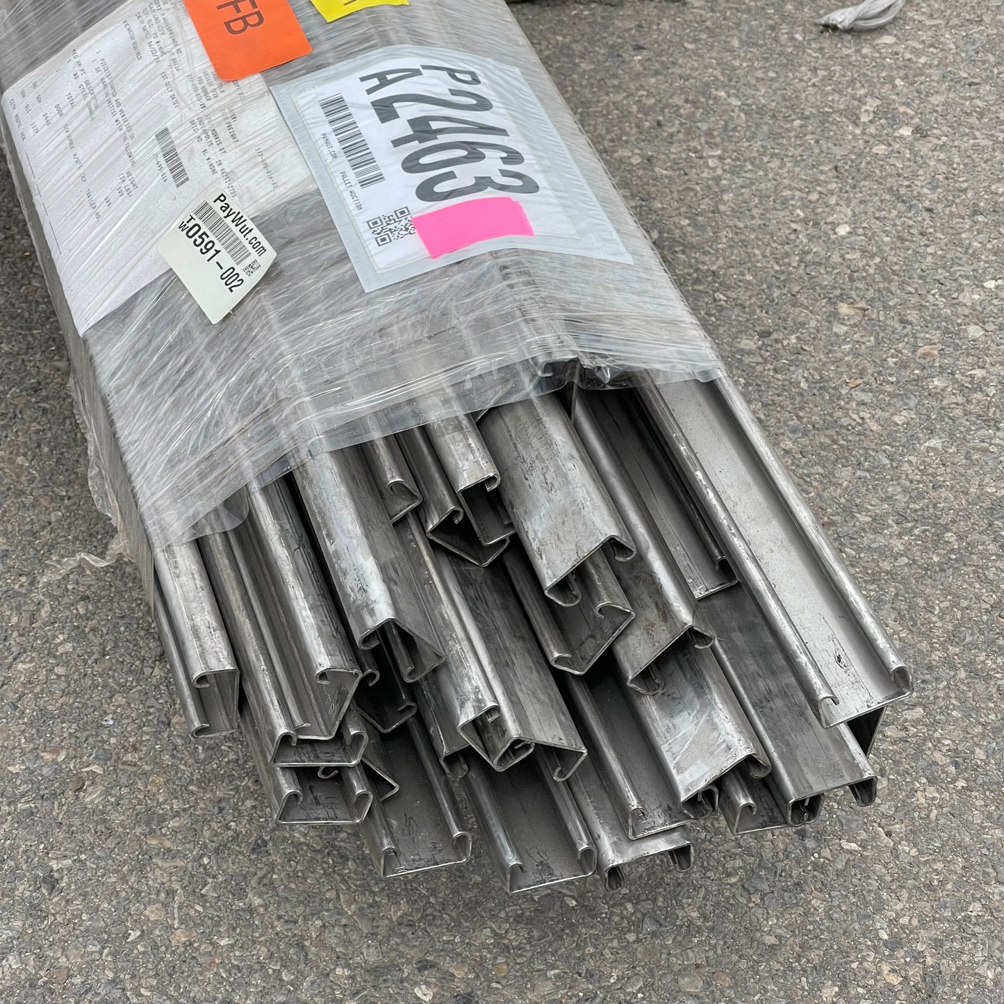 ZA@ Pallet of Steel Channels 132” (AS-IS)
