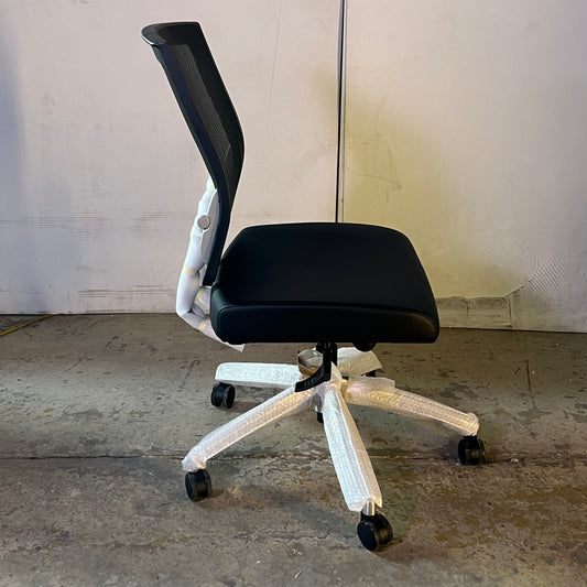 UNIVERSAL Task Chair Sz 42"H x 20"W x 18"L, Black 3X-8000367-I REV 250