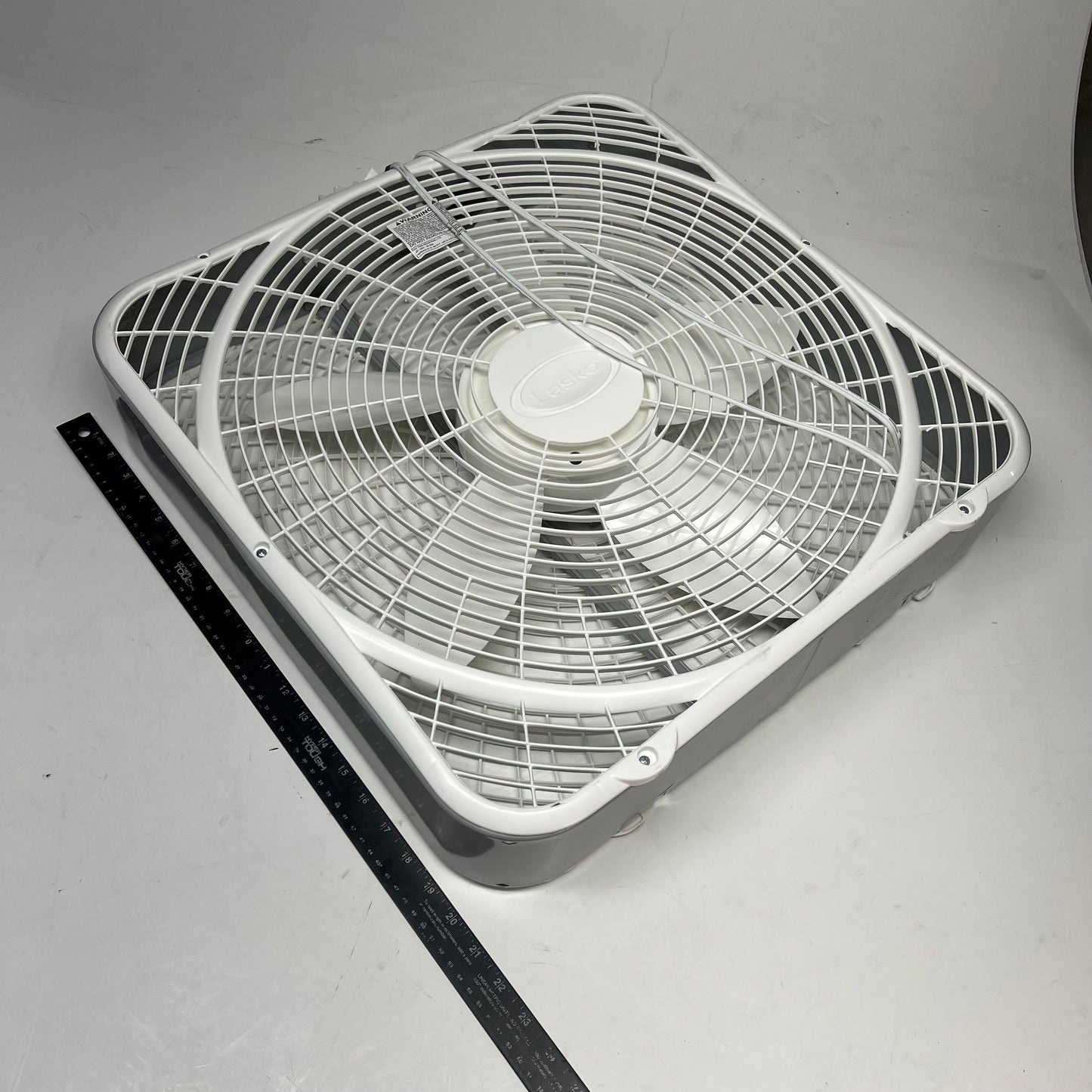ZA@ LASKO Weather Shield Box Fan High Performance 20" Blade White (Used)