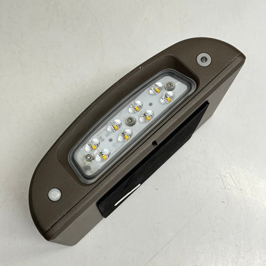 HUBBELL LIGHTING Led Wall Pack w/ Emergency Battery Backup 1500 Lumens Brown