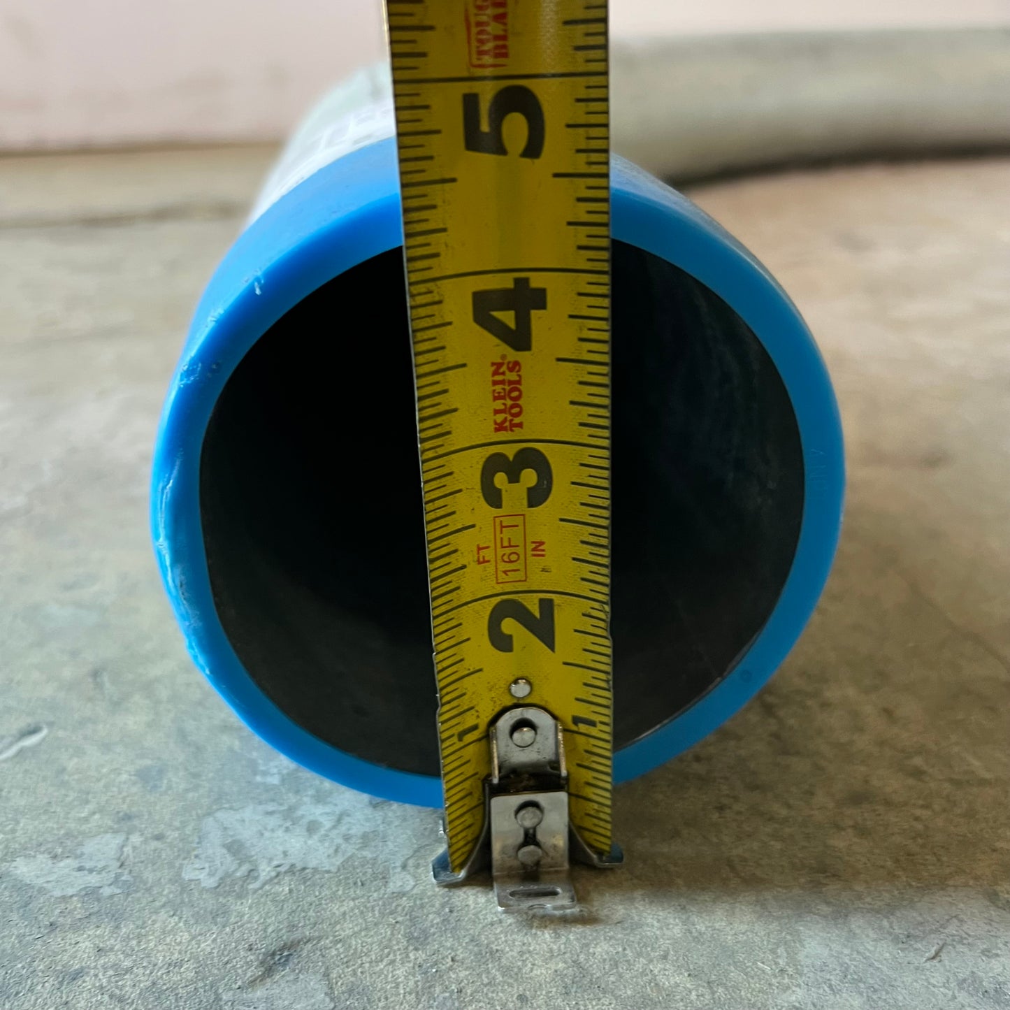 ZA@ Pallet of CONDUIT PIPE PRODUCTS (5-PACK) Galvanized Steel Elbows 4" x 24", Grey E14120