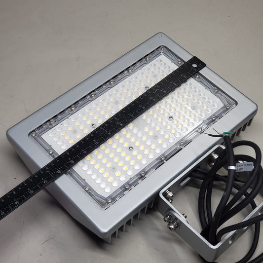 ILP Value Select 147W Flood Light 120V-277V, 4000K Silver Trunnion Mount Type E-5 VFL-20L-U-40-M-TRN-SLV