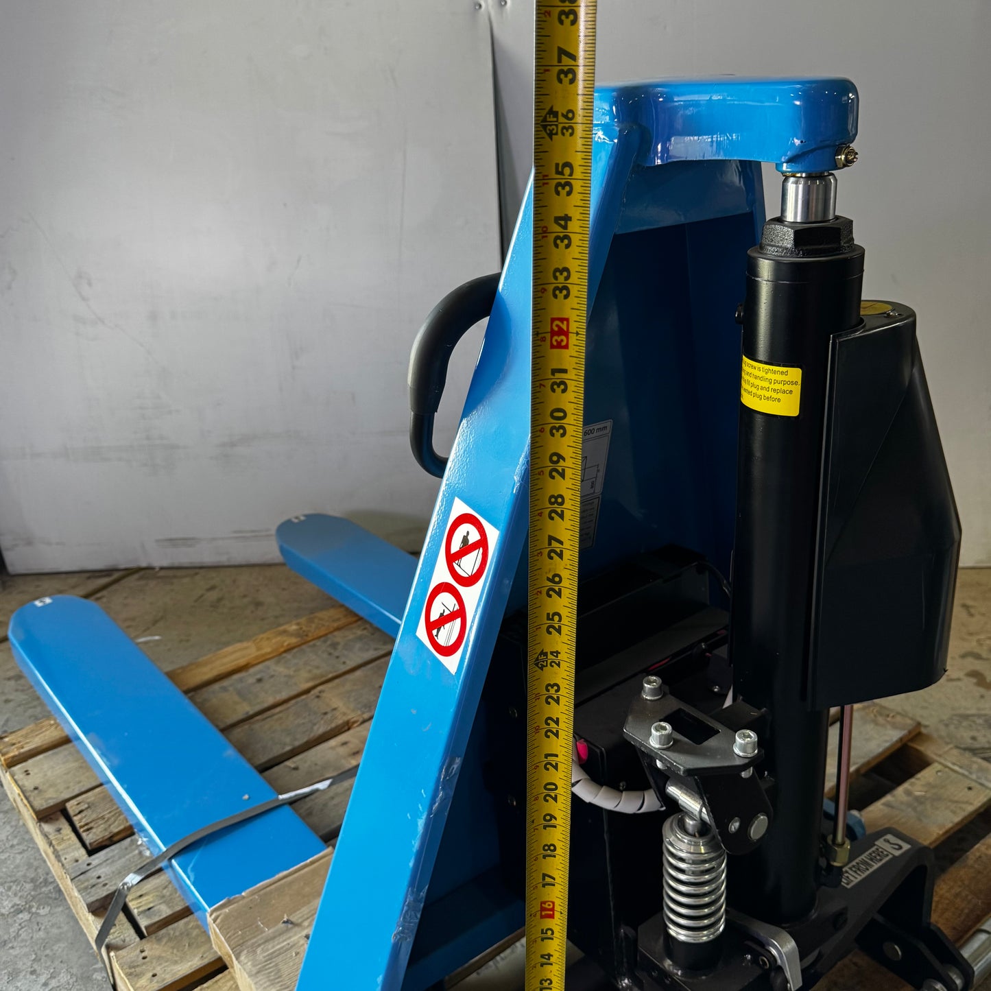 Electric Pallet Jack 1000Kg 62"L x 27"W x 51"H Blue GD2405176