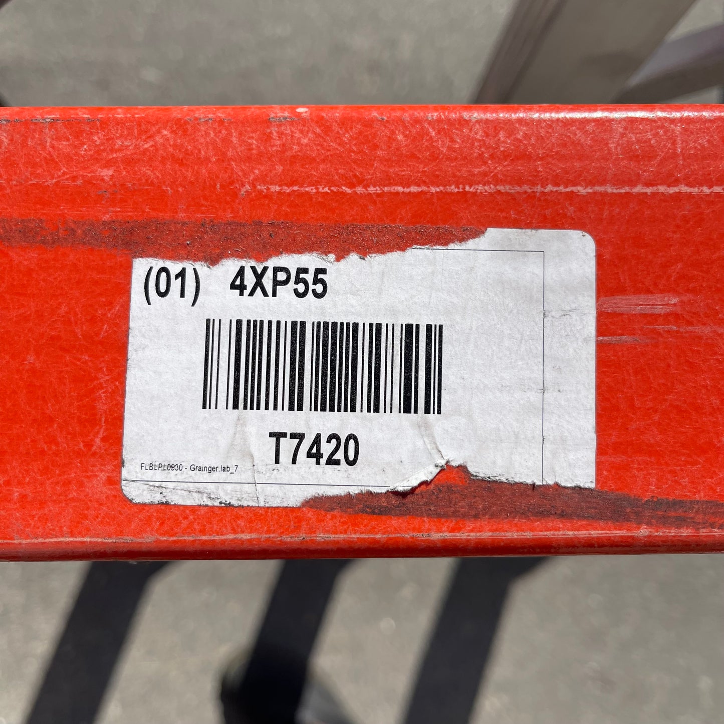 Z@ WERNER Fiberglass Twin Ladder 20 ft, 300 lbs cap Orange T7420