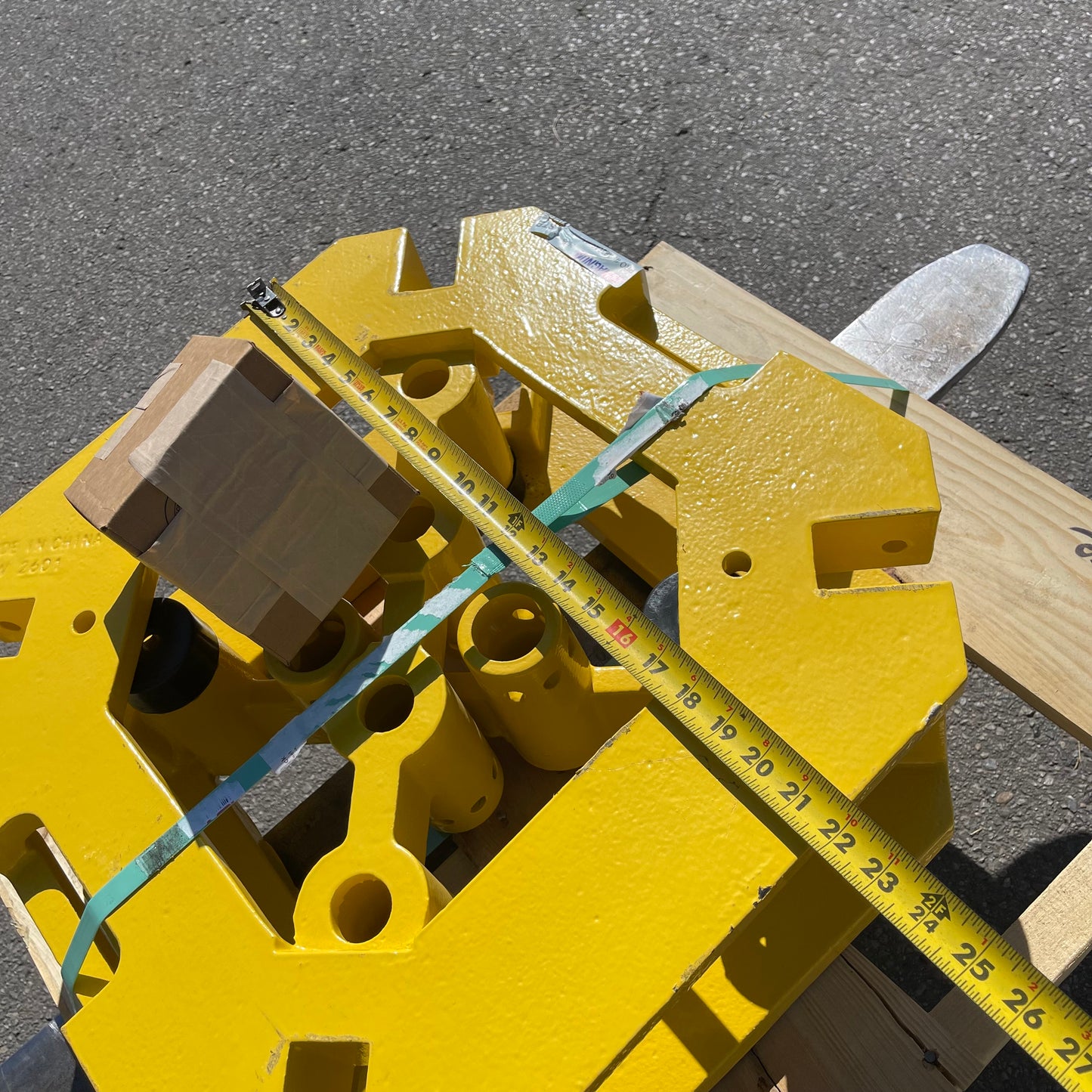 ZA@ Pallet of GARLOCK RailGuard Bases and Gate, Yellow 124"x41" (AS-IS)
