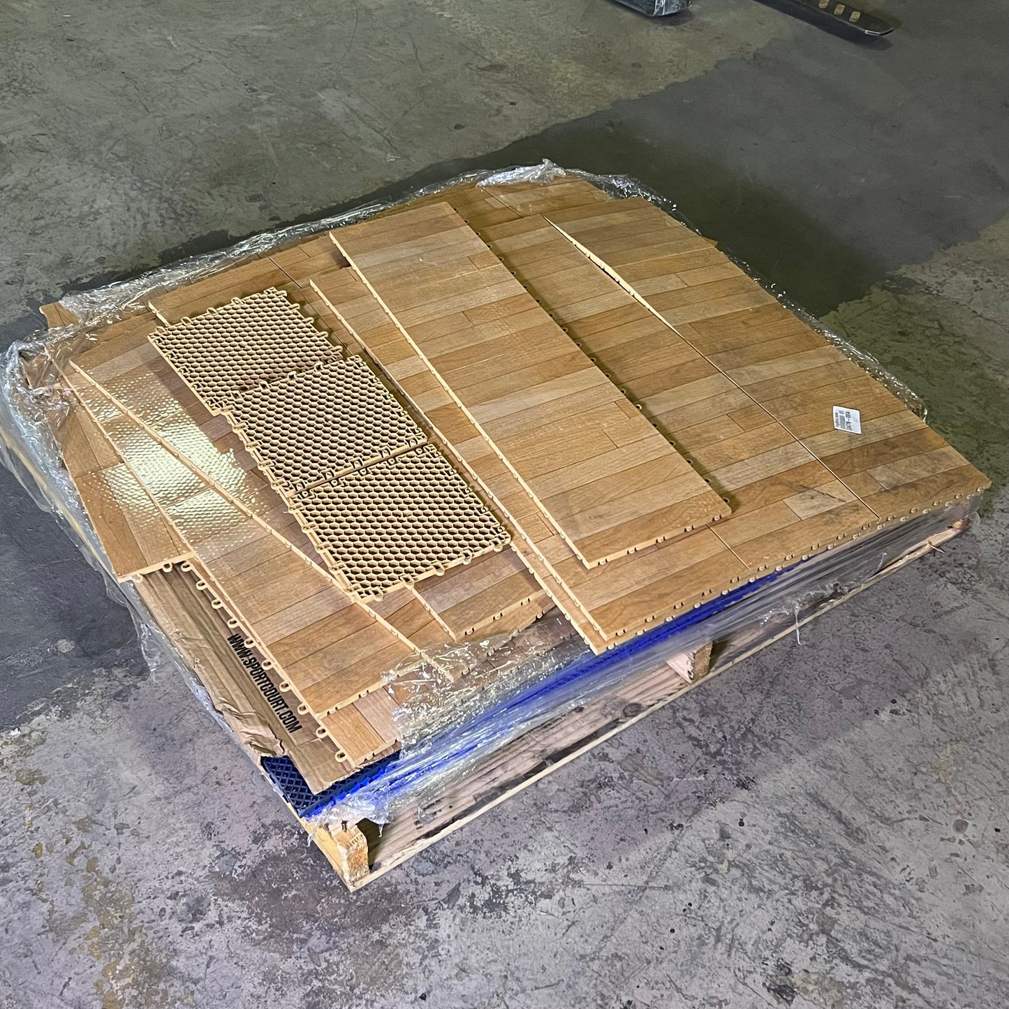 ZA@ Pallet of Tile Plastic Flooring Click in (AS-IS)