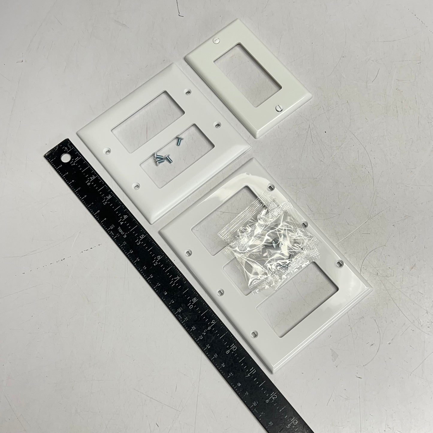 ZA@ LEVITON (LOT OF 6) Light Switch Wall Plates 3, Pair & 1 White