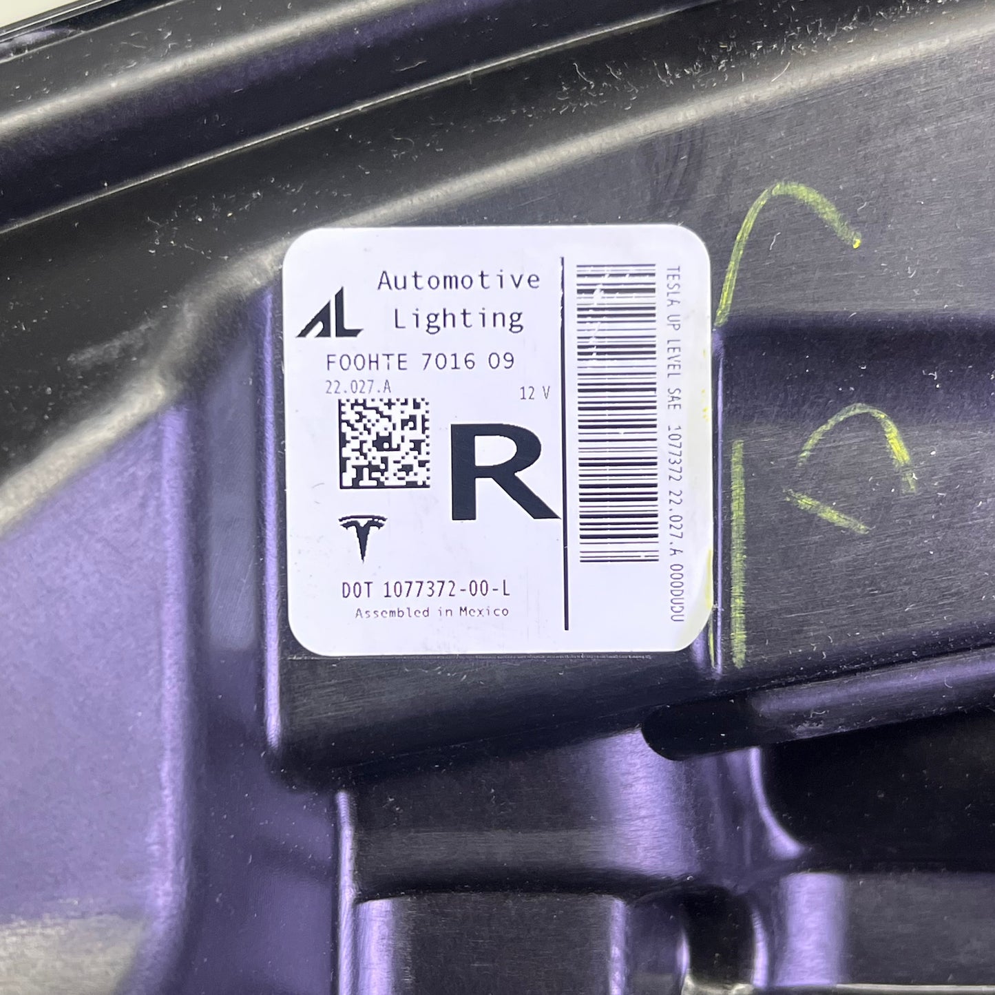 TESLA Genuine OEM RIGHT Headlight Assembly For 2027-2020 Tesla 1077372-00-L