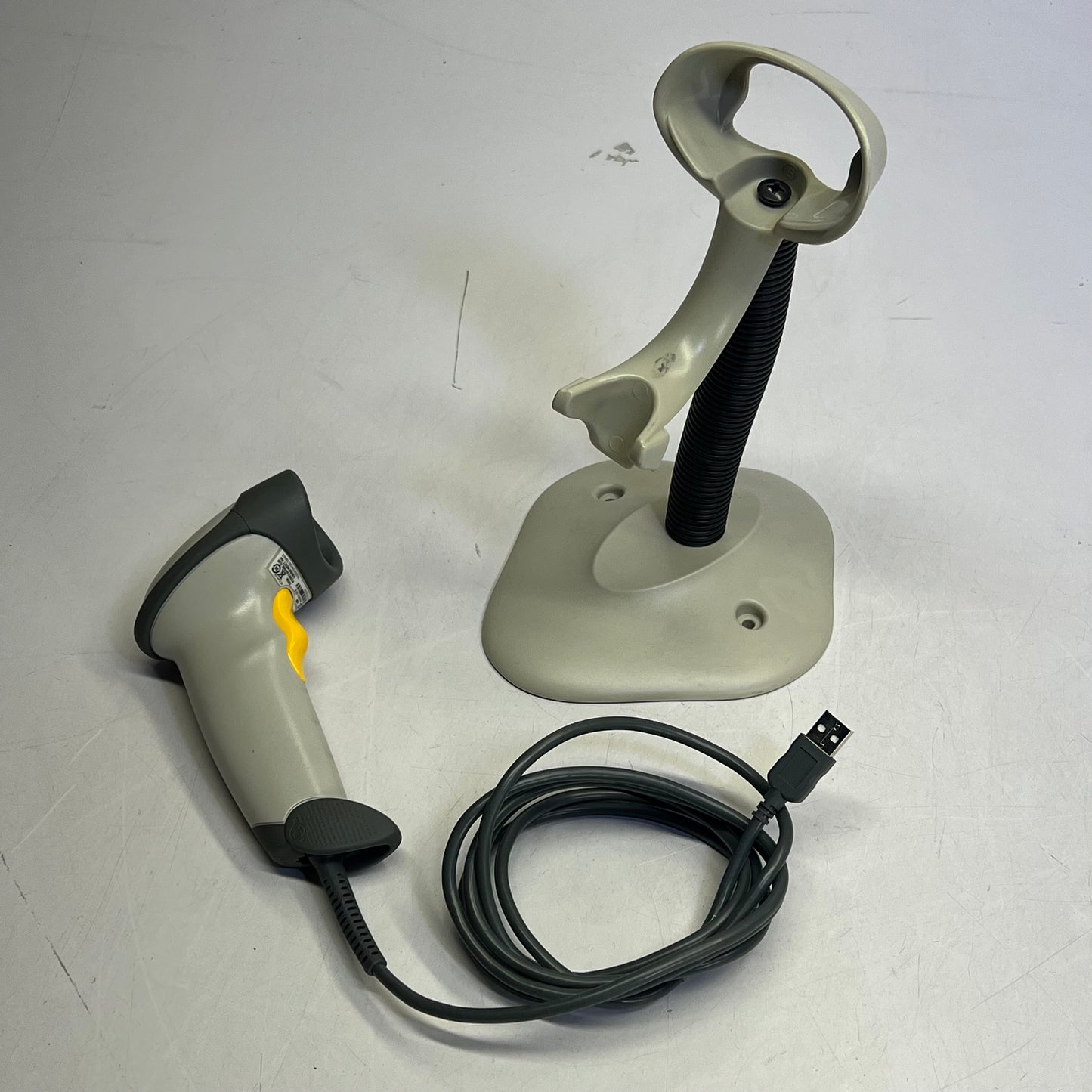 SYMBOL TECHNOLOGYS Barcode Scanner 1d W/ Cable & Stand Tan LS2208-SR20001R