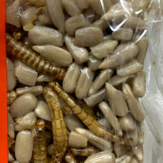 HAPPY HEN Treat Square Mealworm & Sunflower 6.5 oz 855297003285