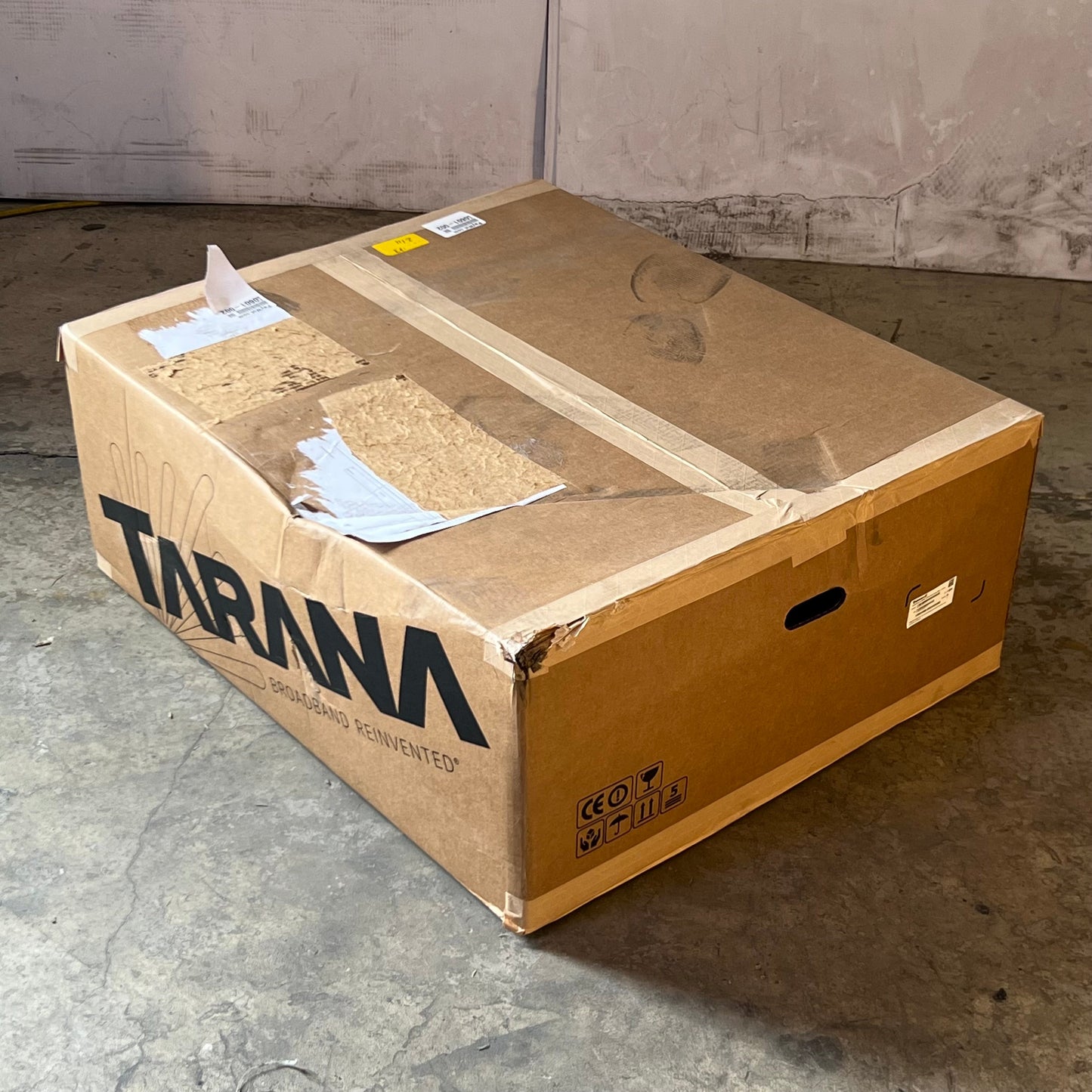 TARANA G2 Multiband 6 Ghz Base Node 24"L x 18.5"W White S196M2262000176
