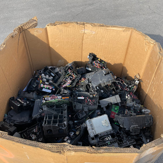 ZA@ Pallet of MIXED Fuse Box Assemblies For Ford, Toyota, Nissan, Chevy, & More (AS-IS)