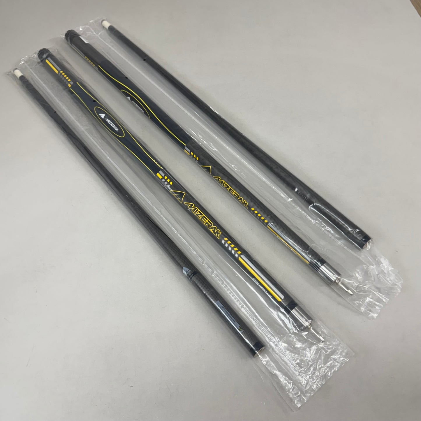 MIZERAK Premium Carbon Composite 3D Grip Cue 58" (Distressed Packaging) P1883B