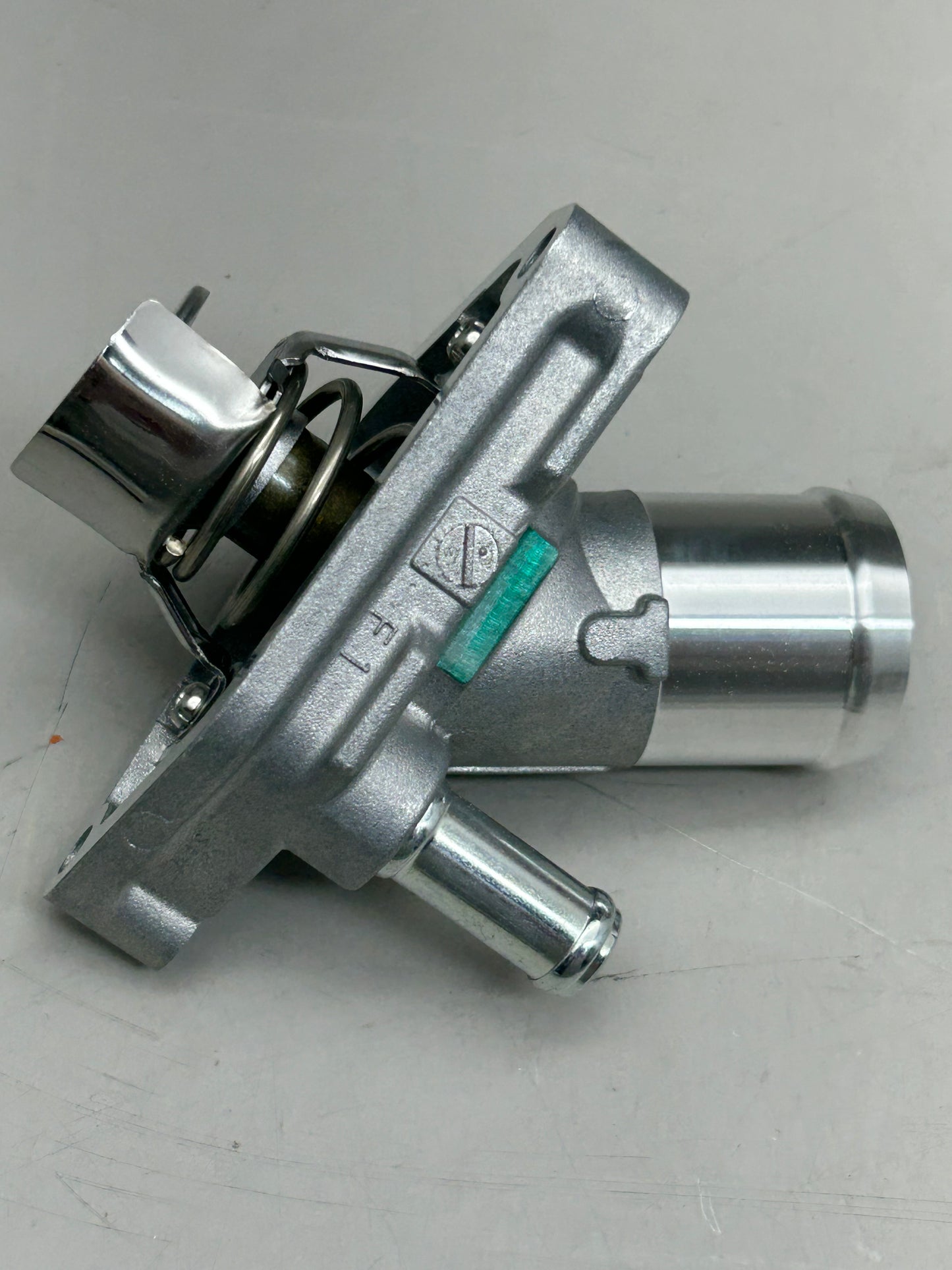 MAHLE Engine Coolant Thermostat Replacement Part For Nissan TI25382D