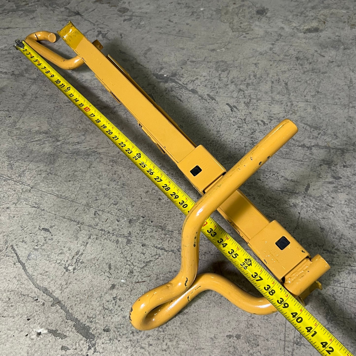 JAXON (Pallet of 24Pcs) Telescoping Uncoupling Levers Sz 39"-55" L Yellow