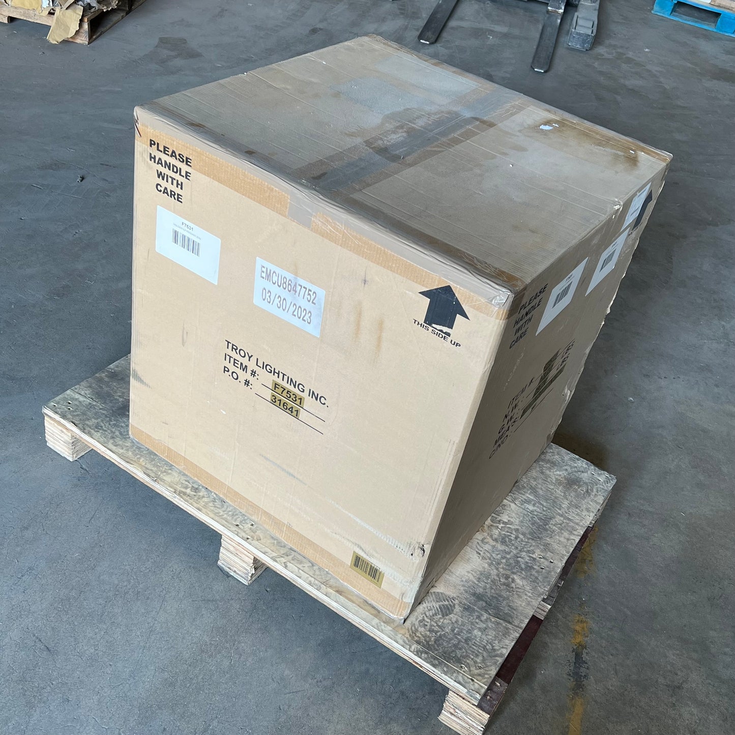 TROY LIGHTING Holden Weave Faux Reed Outdoor Chandelier 25"w X 41"h Brown F753