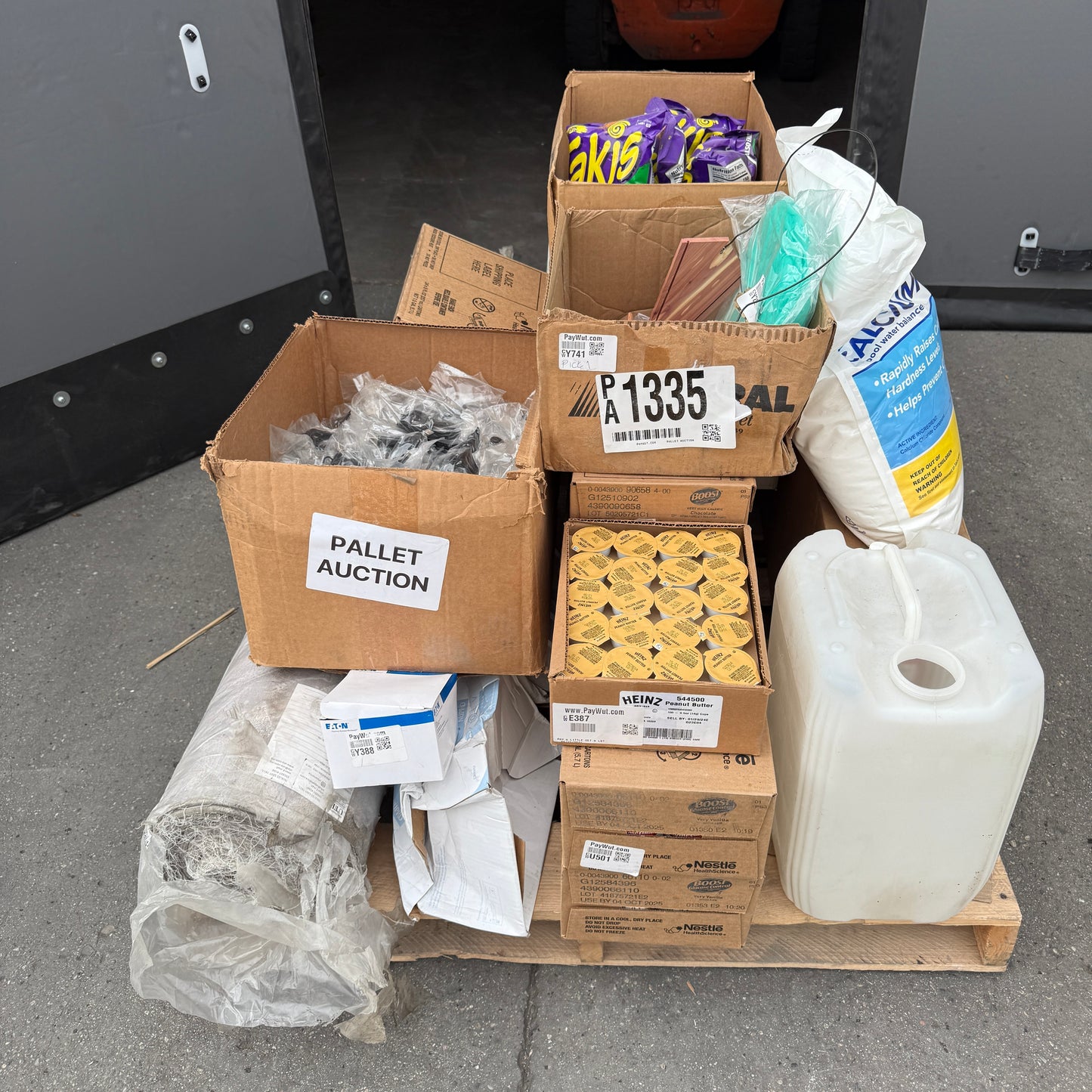 ZA@ Pallet of Large Fabric Roll, Dental Tips, Jug, USB Cables, Peanut Butter,TAKIS, & BOOST (all past Date) (AS-IS)