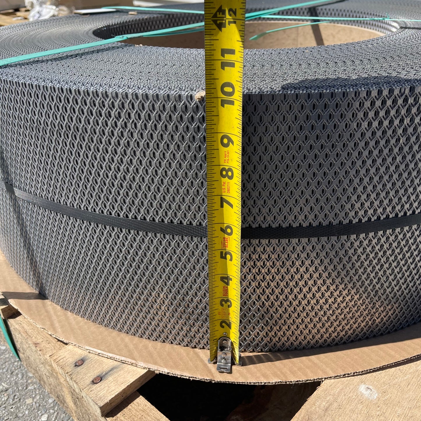 ZA@ Pallet of METALEX Expanded Metal Mesh Roll for Machine Guards, Filters, Sunshades, Fencing, etc. 10” W Steel (AS-IS)