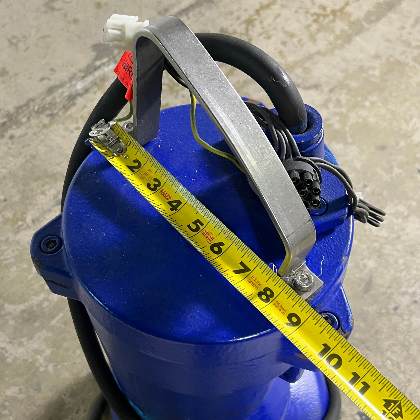 KSB Vertical Submersible Motor Pump for Wet Installation Sz 30" H X 9" D, Blue