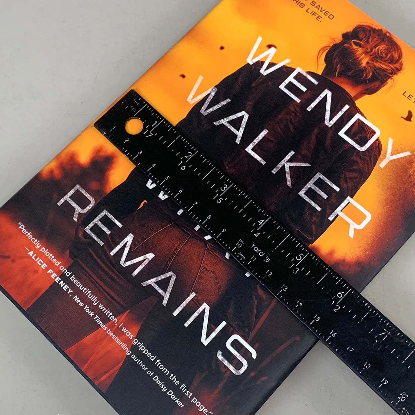 BLACKSTONE Wendy Walker What Remains (Used Good-Slight Tear on cover) 254 Pages