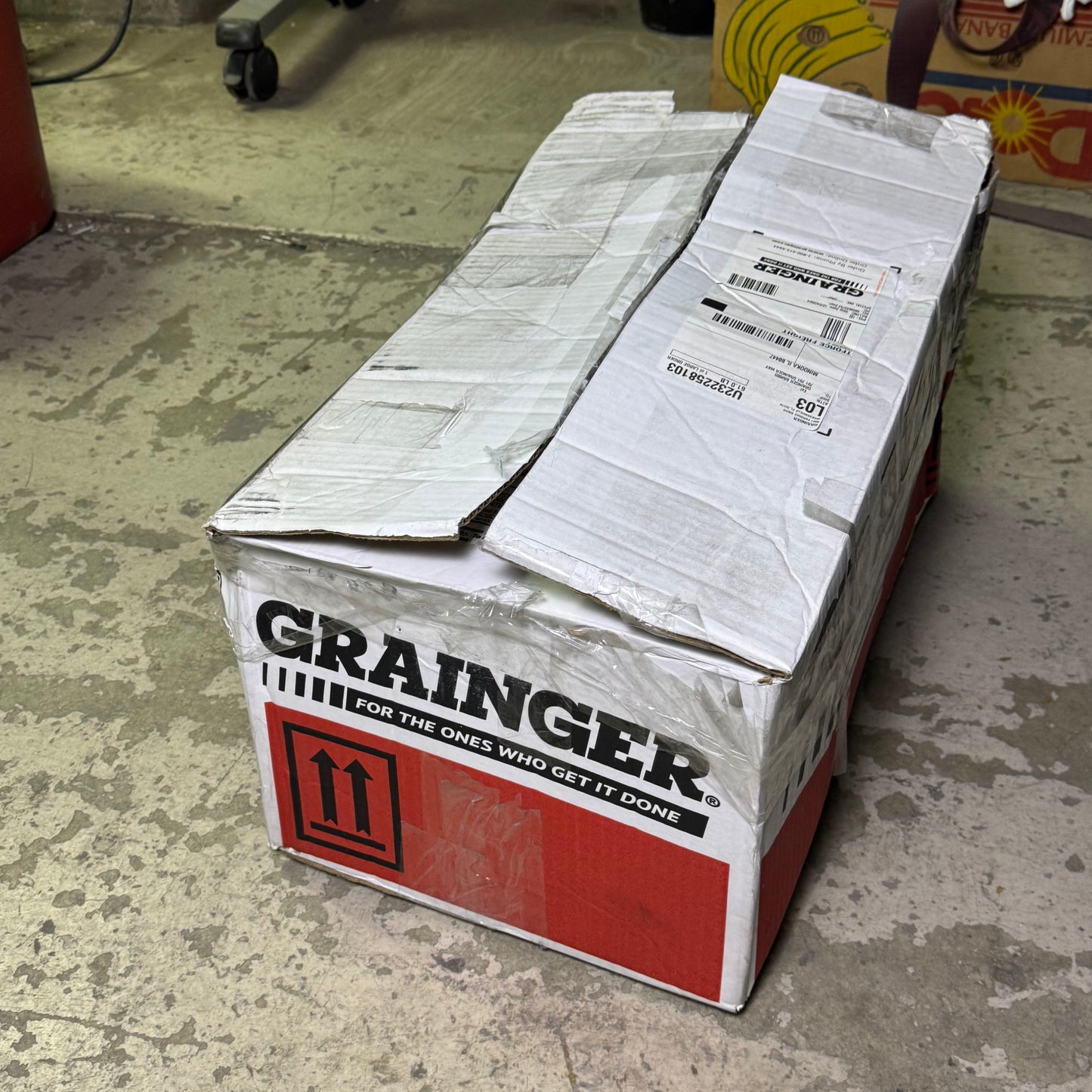 GRAINGER 2-1/2 Gate Valves #150, Grey 4371004410 (Distressed Box)
