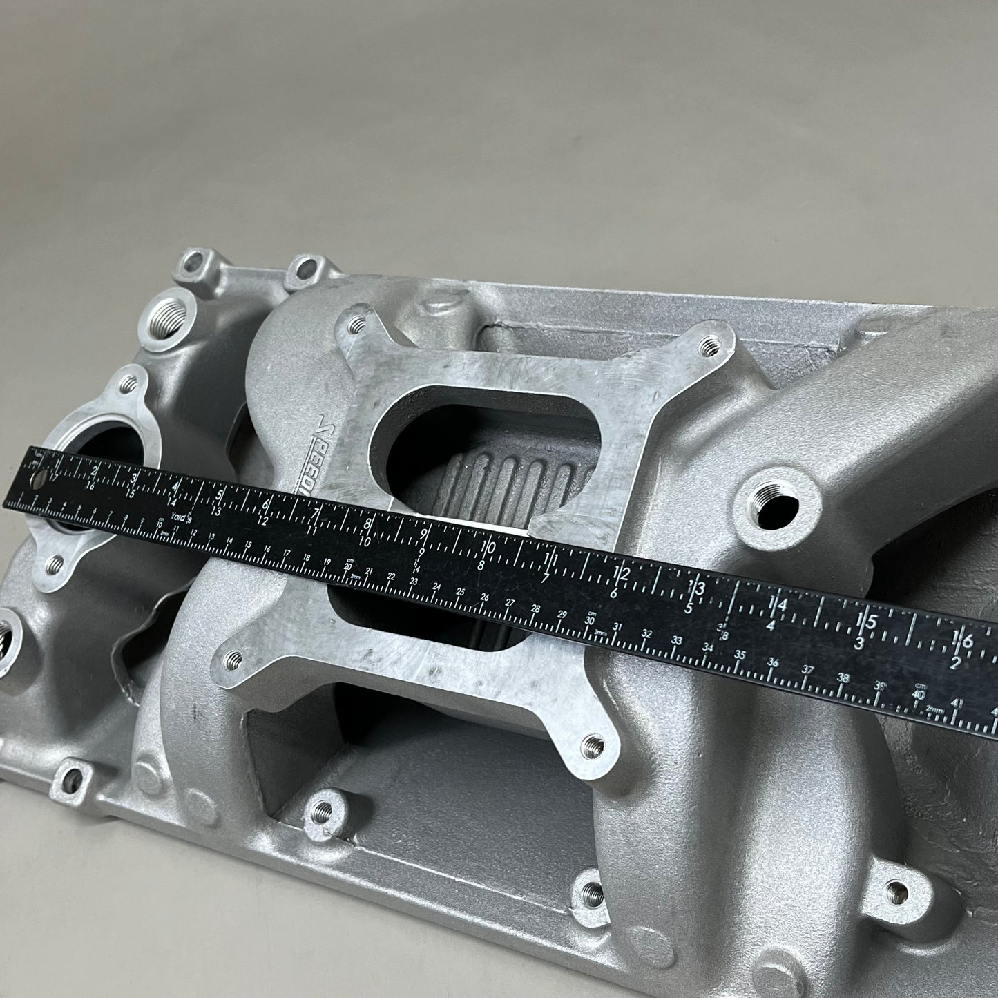 SPEEDMASTER Air Intake Manifold Chevy SBC 350 Vortec Mid-Rise Satin 1-147-010