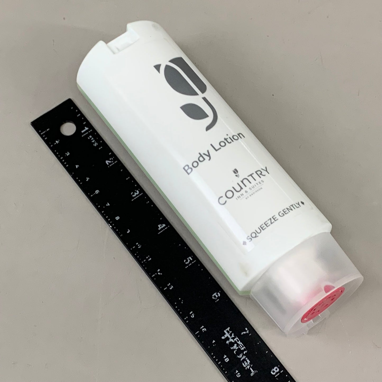 COUNTRY INN & SUITES (10 Pack) Body Lotion W/ Dispenser Top 360ML White