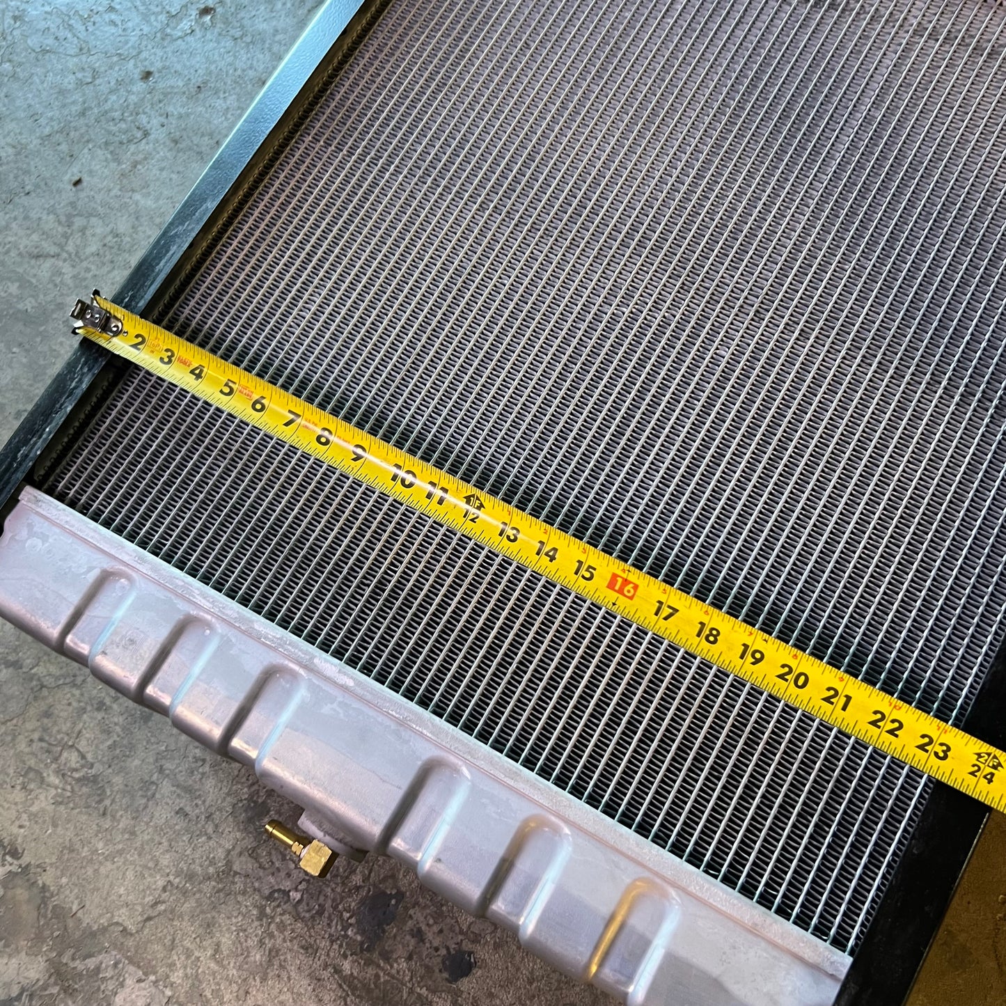 RCP Industrial Cooling Unit For Heavy Duty Machinery 32"x24"x11" 39600037
