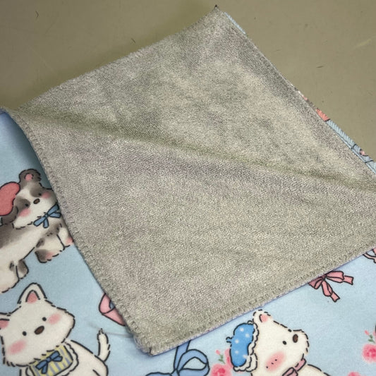 LOVLEY CAVES Self Adhesive Cat Wrap Grooming Blanket Puppys & Bows Pattern Blue