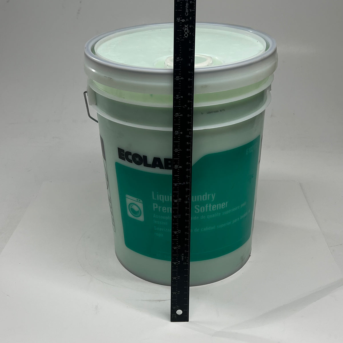 ECOLAB Liquid Laundry Premium Softener Anti-static 5 Gal Bucket Green 6102172
