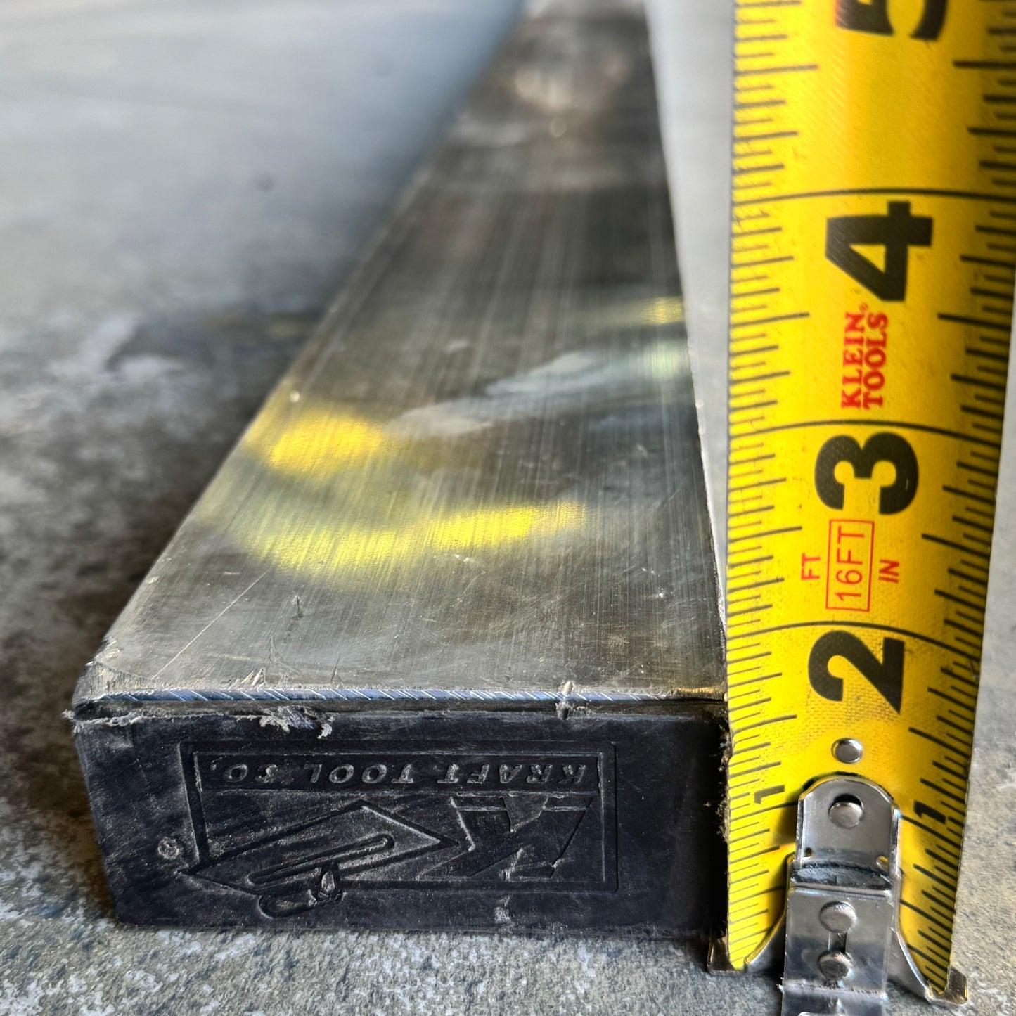 KRAFT TOOL CO. Magnesium Screed 144”x1 1/2”x3 1/2”, Aluminum CC612