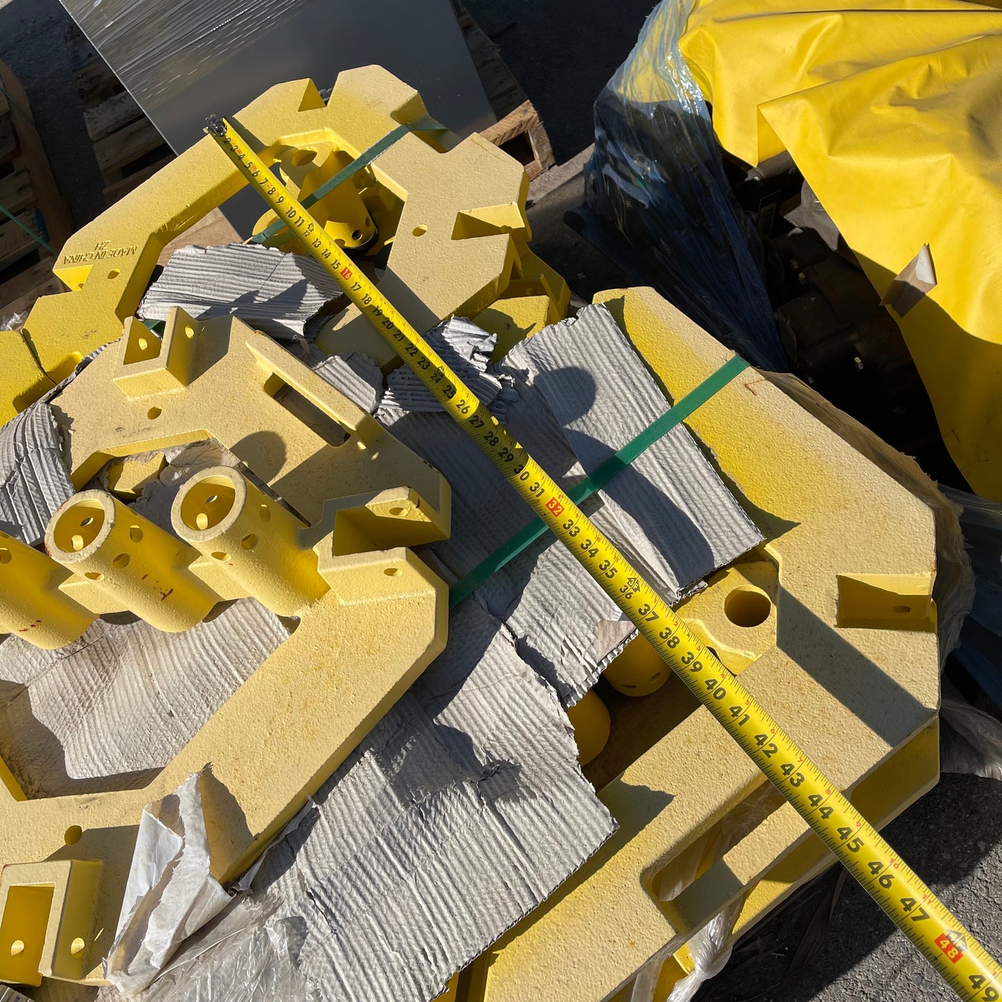 ZA@ Pallet of GARLOCK Yellow Steel Gate & Base (AS-IS)