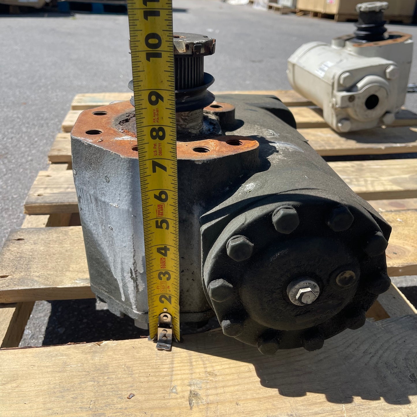Z@ OSHKOSH Sheppard Hydraulic Steering Gear Box (M110SAB2 ?) (Used)