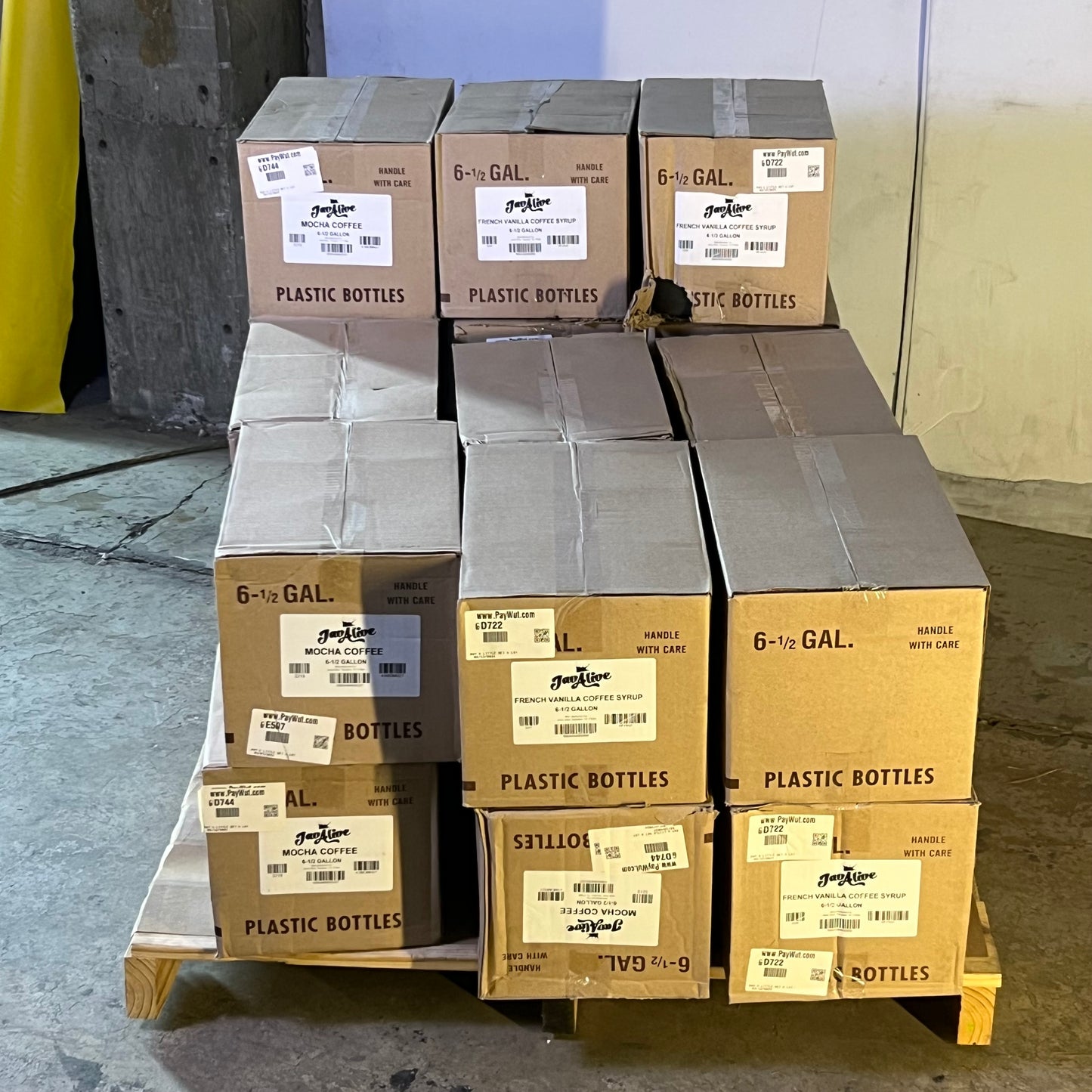 ZA@ Pallet of JAVALIVE French Vanilla Coffee Syrup 64 oz. each BB 08/26