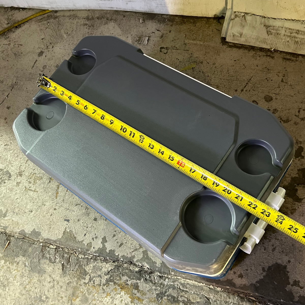 IGLOO Chest Cooler - Standard 52 qt Blue A 011426