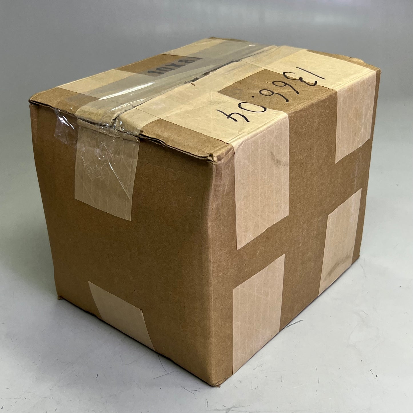 1 Box Of Metal Fasteners 0.5" D, Silver