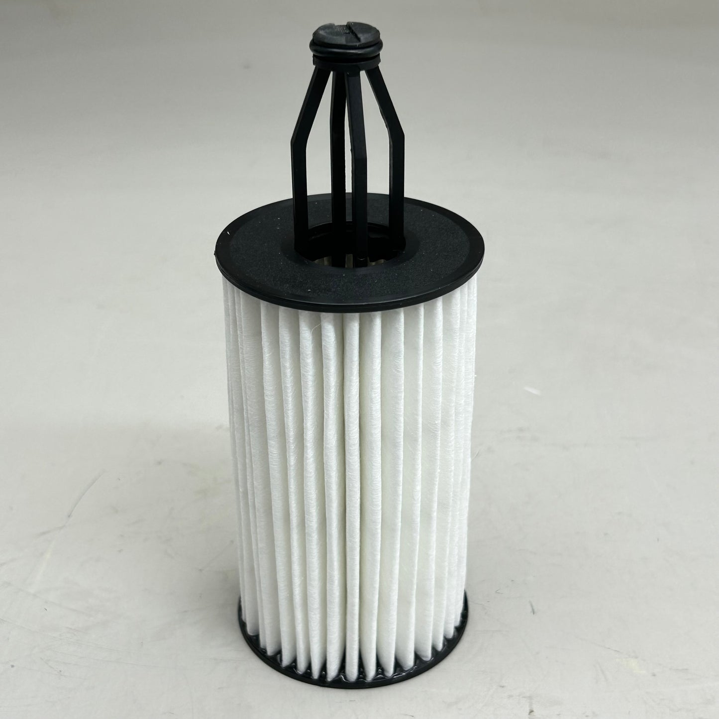 MAHLE Engine Oil Filter Replacement Part For Mercedes-Benz OX 814D