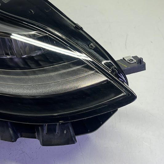 TESLA Genuine OEM RIGHT Headlight Assembly For 2027-2020 Tesla 1077372-00-L