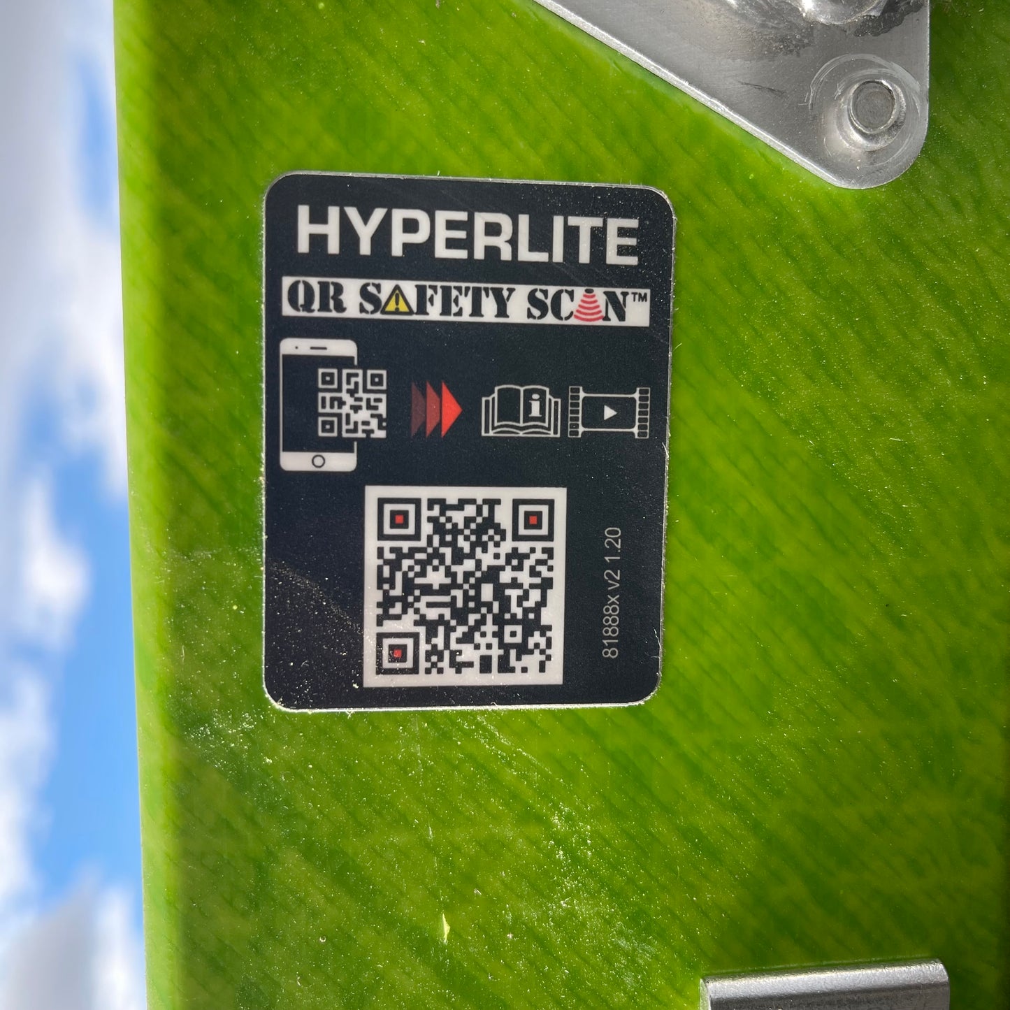 Z@ LITTLE GIANT Hyperlite Fiberglass Extension Ladder 24' 300 lb Load Cap 18724-186 (As-Is)