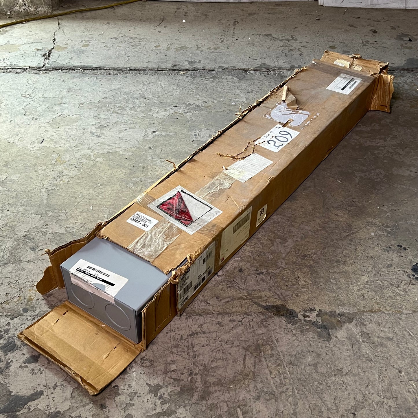 HOFFMAN Splitter Trough 8.5"L x 5"W x 48"H Grey AST4224R (New Other, Distressed Box)