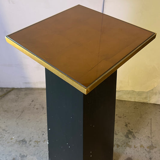 CHELSEA HOUSE Bradshaw Orrell High Top Pedestal 16"W X 16"L X 48"H Black & Antique Gold Leaf 385211 (New Other, Distressed Box)