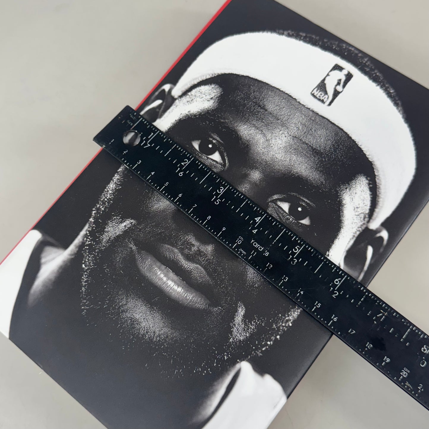AVID READER PRESS Jeff Benedict; Lebron 576 Pages