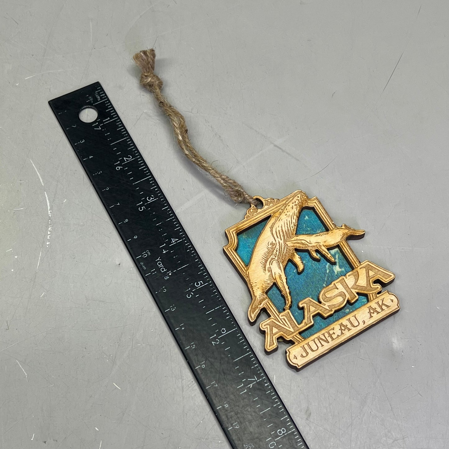 ZA@ (2 PACK) Whale Family Laser Cut Wood Collectable Ornament Juneau Alaska Souvenir A