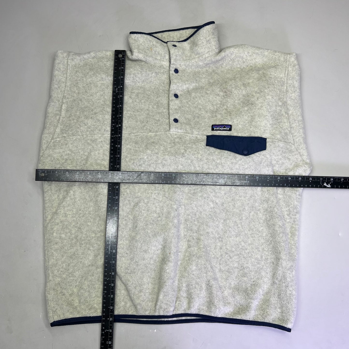 PATAGONIA Lightweight Synchilla Snap-T Pull Over Men's XL Off White/Navy (Used)